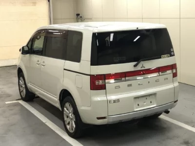 MITSUBISHI DELICA D5