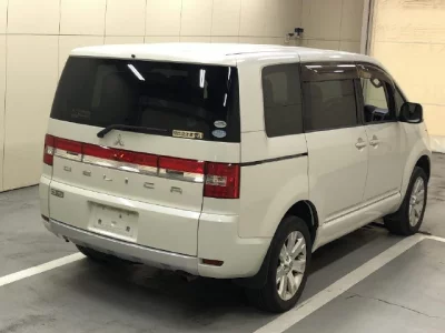 MITSUBISHI DELICA D5