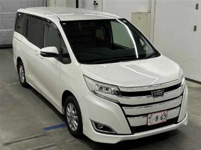 TOYOTA NOAH