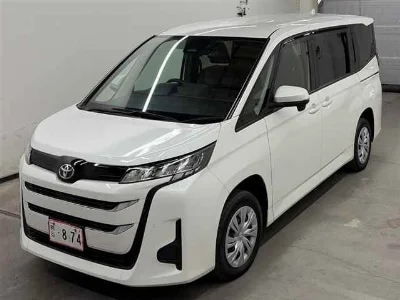 TOYOTA NOAH