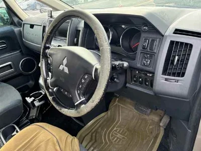 MITSUBISHI DELICA D5