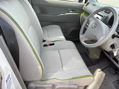 TOYOTA PIXIS SPACE