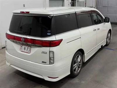 NISSAN ELGRAND