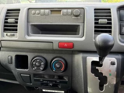 TOYOTA HIACE VAN