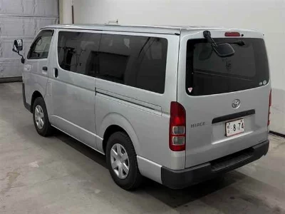 TOYOTA HIACE VAN