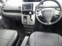 Цена авто Toyota Voxy с аукционов Японии, номер кузова ZRR70W, пробег 139 000, оценка 6