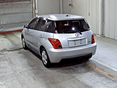 TOYOTA IST