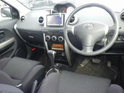 TOYOTA IST