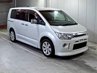 MITSUBISHI DELICA D5
