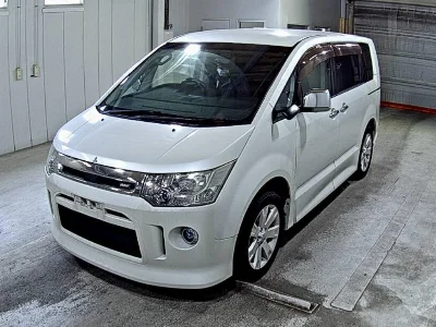 MITSUBISHI DELICA D5