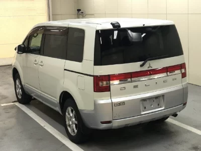 MITSUBISHI DELICA D5