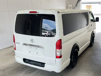 TOYOTA HIACE VAN