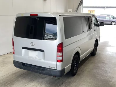 TOYOTA HIACE VAN