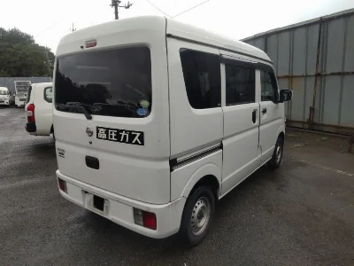NISSAN CLIPPER VAN