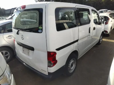 NISSAN NV200