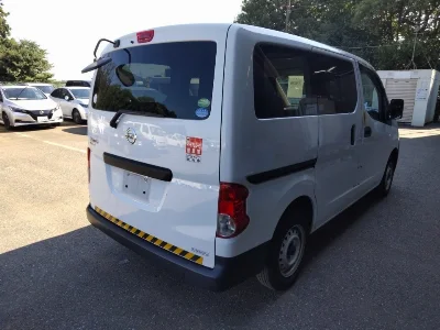 NISSAN NV200