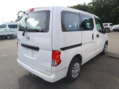 NISSAN NV200