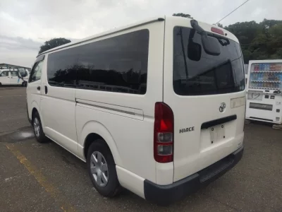 TOYOTA HIACE VAN