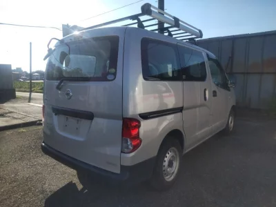 NISSAN NV200