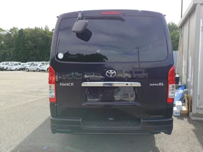 TOYOTA HIACE VAN