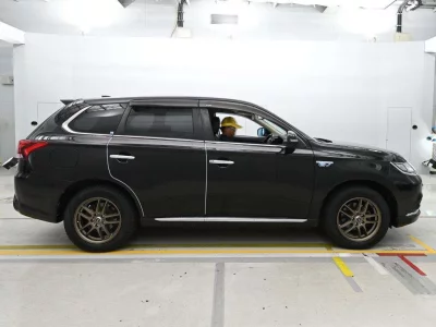 MITSUBISHI OUTLANDER PHEV