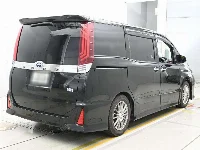 Цена авто Toyota Voxy с аукционов Японии, номер кузова ZWR80W, пробег 178 000, оценка 2