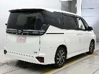Цена авто Toyota Voxy с аукционов Японии, номер кузова ZWR90W, пробег 37 000, оценка 7