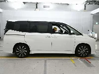 Цена авто Toyota Voxy с аукционов Японии, номер кузова ZWR90W, пробег 37 000, оценка 7