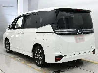 Цена авто Toyota Voxy с аукционов Японии, номер кузова ZWR90W, пробег 37 000, оценка 7