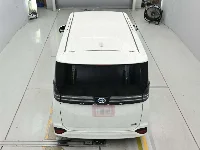 Цена авто Toyota Voxy с аукционов Японии, номер кузова ZWR90W, пробег 37 000, оценка 7