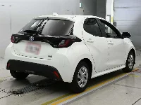 Цена авто Toyota Yaris с аукционов Японии, номер кузова MXPH10, пробег 15 000, оценка 3