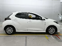 Цена авто Toyota Yaris с аукционов Японии, номер кузова MXPH10, пробег 15 000, оценка 3