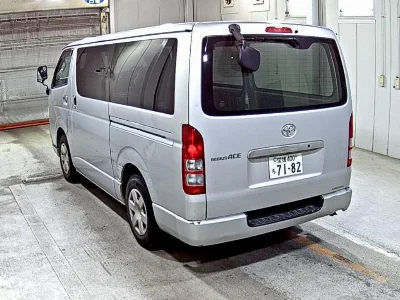 TOYOTA HIACE VAN