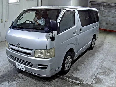 TOYOTA HIACE VAN