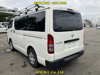 TOYOTA REGIUS VAN