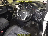 Цена авто Toyota Voxy с аукционов Японии, номер кузова ZRR80W, пробег 70 000, оценка 3