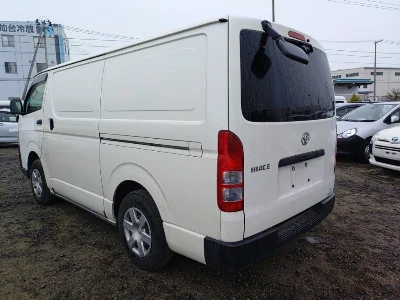 TOYOTA HIACE VAN