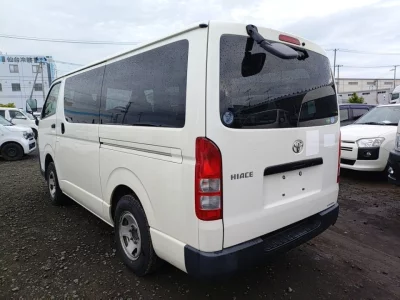 TOYOTA HIACE VAN