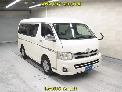 TOYOTA HIACE