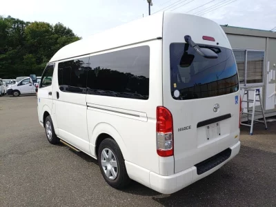 TOYOTA HIACE VAN