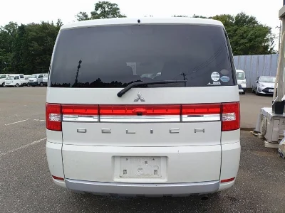 MITSUBISHI DELICA D5