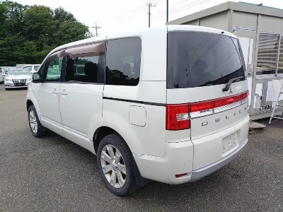 MITSUBISHI DELICA D5