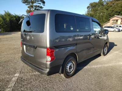 NISSAN NV200