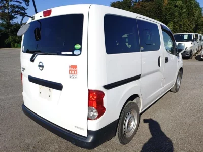 NISSAN NV200