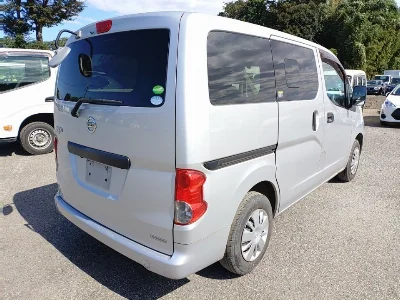 NISSAN NV200