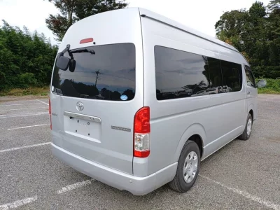 TOYOTA HIACE