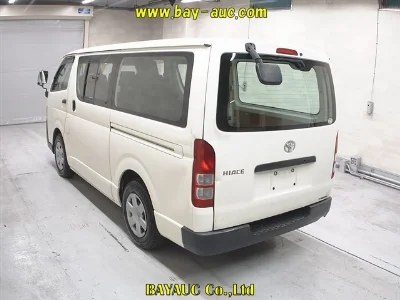 TOYOTA HIACE VAN