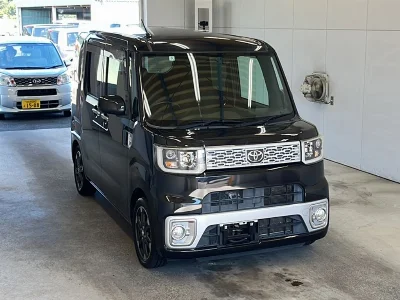 TOYOTA PIXIS MEGA