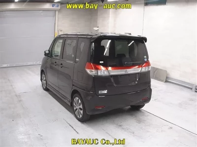 MITSUBISHI DELICA D2
