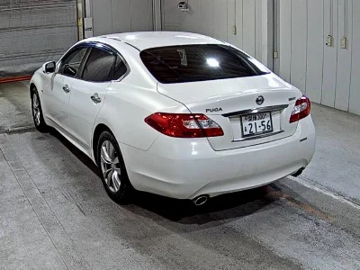 NISSAN FUGA